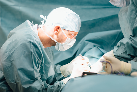 Operationssaal im Kuzbari Zentrum für Ästhetische Medizin