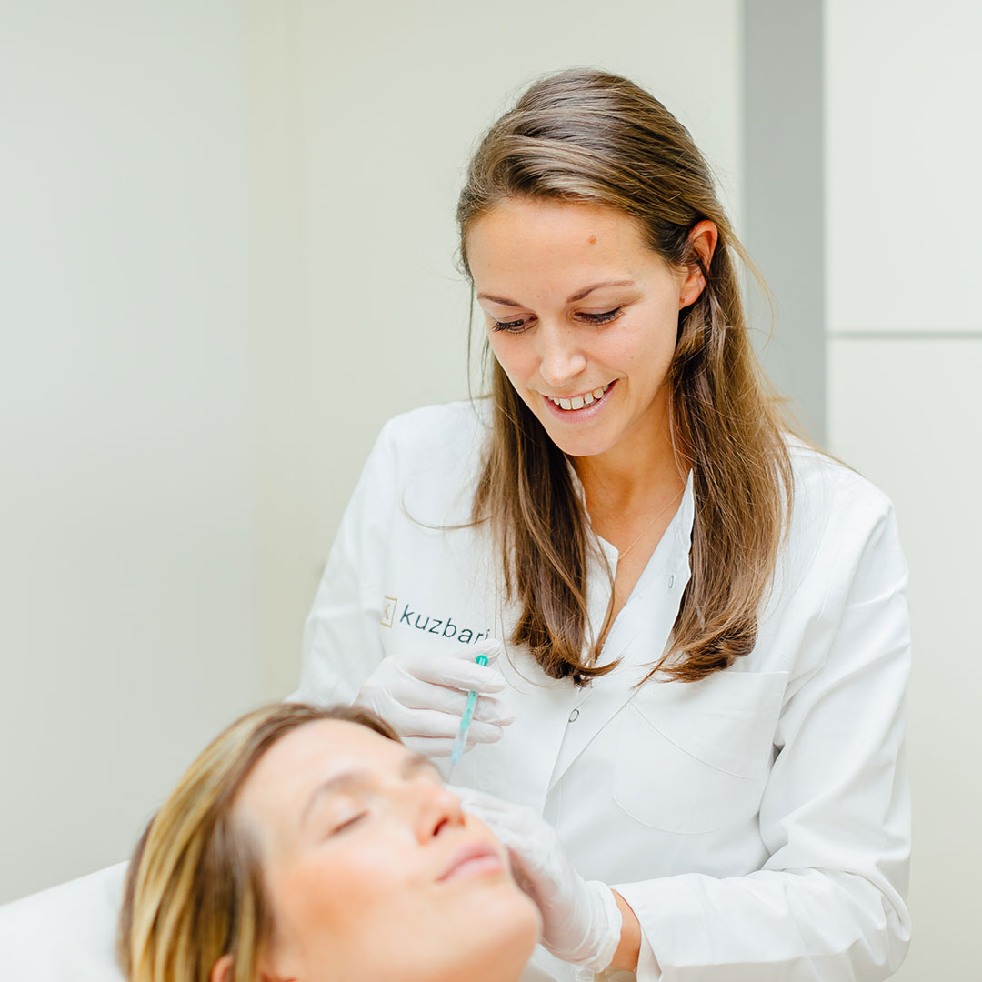 Sanfte Unterspritzung der Augenringe mit feiner Kanüle